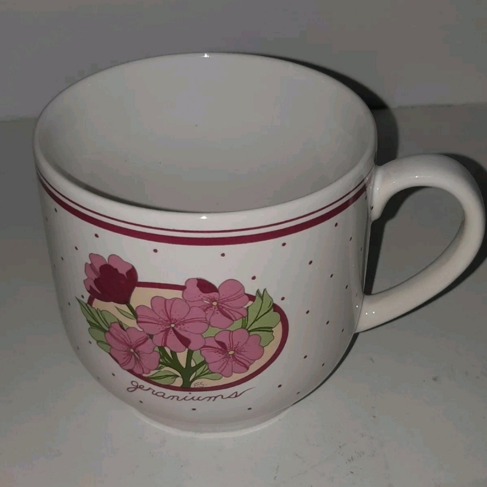 Vtg PAPEL HAND DECORATED CERAMIC TEA CUP MUG 3.5 inches tall  Geraniums floral